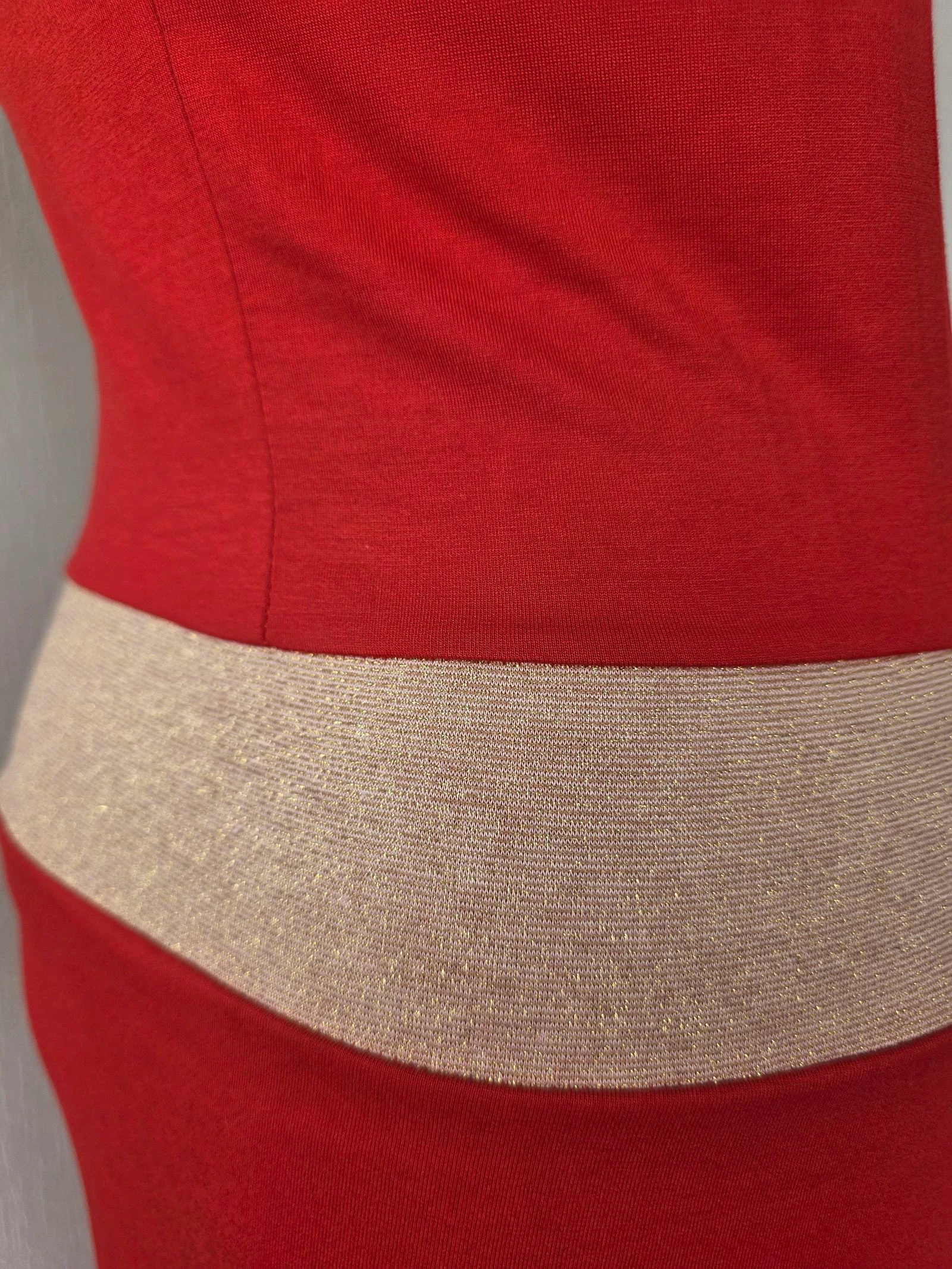 Vestido largo rojo con cuello de clérigo & banda dorada brillante MiMOSA talla única hasta la 38 – photo 7